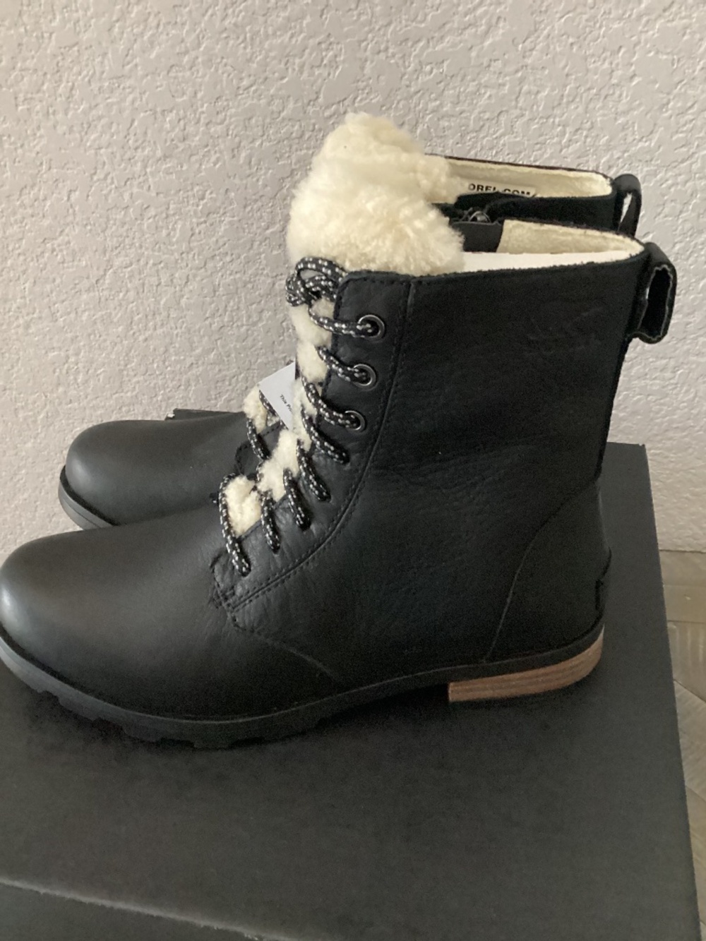 SOREL Emelie Genuine Shearling Short Lace-Up Boot (Women), size 8
